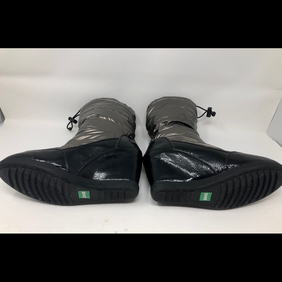 Sold! Silver Wedge Snow Boots by Cougar - Picture 6 of 8